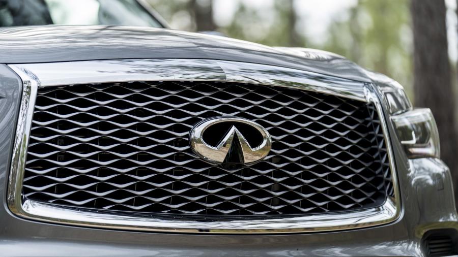 Логотип Infiniti QX80 5.6 2018 года  (фото 100 из 117)